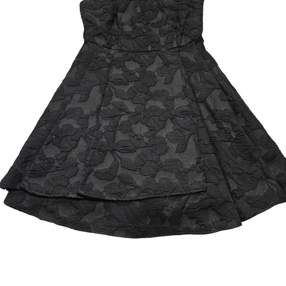 Lucy Paris Black Floral Sparkly V-neck Sleeveless Fit & Flare Dress. Size M‎